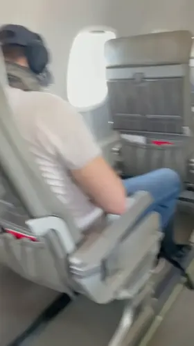 I hope you don’t mind my quick plane flash 😋