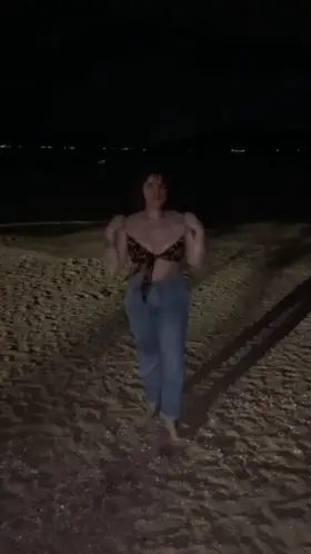 Shaking my boobs on the beach 😈✌🏻💦 after that I ended with my face covered w cum [drop]