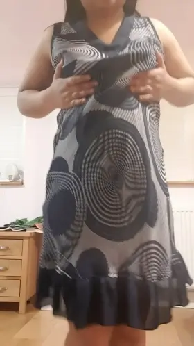 The season for dresses is slowly approaching...☺ (F18, OC)