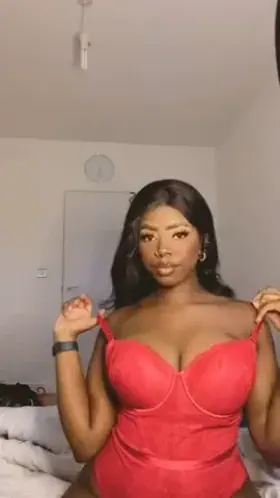 WHO WANTS IT ALL OFF 💦 COME SAY HI I PROMISE I’LL MAKE YOU CUM