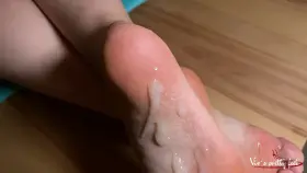 Close Up on my cummy soles