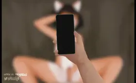 Watching some photos [MF] (maxizz)