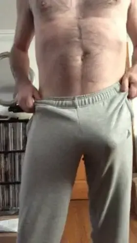 Here’s an outtake from that earlier video with some two-handed action (40 y/o).