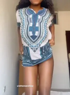 Hope my petite ebony body makes you smile today💕