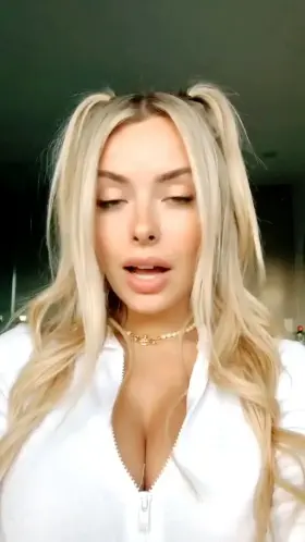 Famous blonde with amazing body🍈🍑💯💦