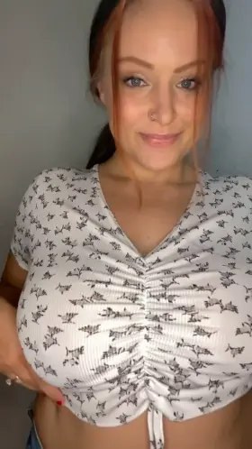 Like it or not some mombods come with stretchmarks. I love mine ☺️