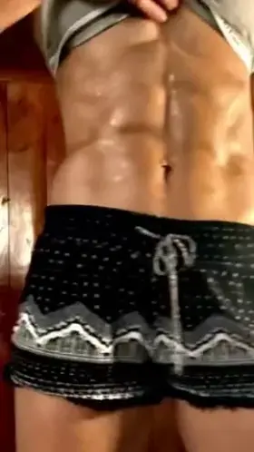 Sweaty Abs (@jenniferchristiek)