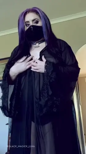 Bend the knee for your queen...