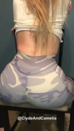 Would you grab a handful?😈