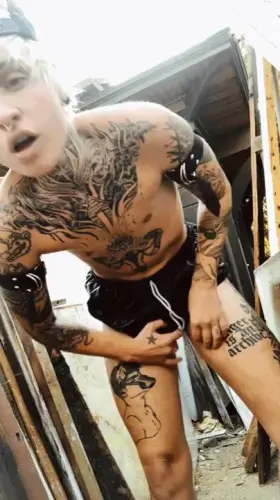 Inked Sk8erboy Shows Off T-Dick 🛹💦💦