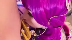 K/Da Evelynn cosplayer fucked in mouth and pussy