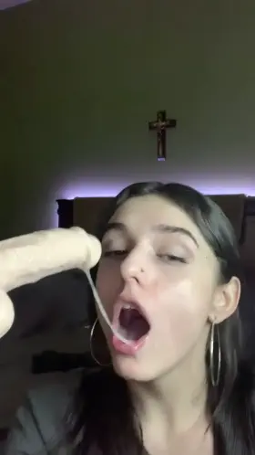 I can be your alarm clock in the mornings 😳