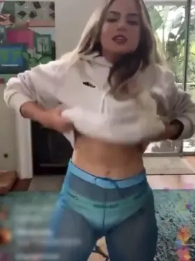 JoJo just showed her titty on Instagram Live