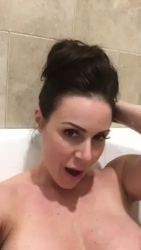 KENDRA LUST NEW IMAGES AND VIDEOS OF OCTOBER EDITION..