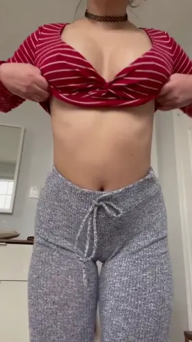 I’m just 4’11.. please break me 😋