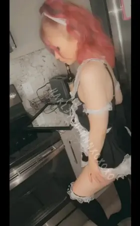 I started cleaning & got distracted😩🤫 interact if youd fuck the maid