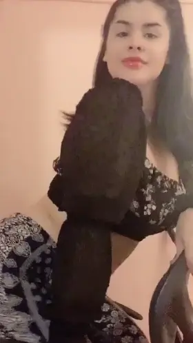 Hi 😇 do you like Cuban girls?