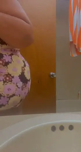 Cleaning in the house be like with me … bending over titts pop out all the time … and also gotta let the pussy breath I don’t wear underwear in the house ;) more than anything I love for you just take my shit while I clean … I like to tease take it :) 🥵🥵🥵🥵