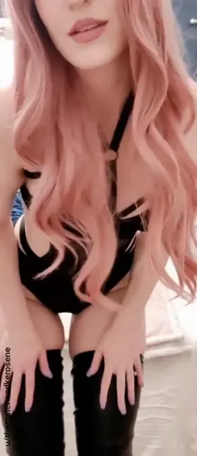 Do you like my strappy little bodysuit? 🖤🖤