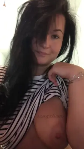 Do you want to meet another brunette? Me!