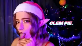 Christmas Elf Clem Pie Is Here To Brighten Up Your Holidays [OC] [F]