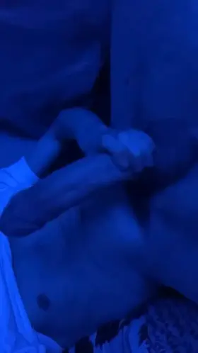 Any size queens obsessed with monsters?