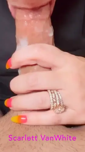 I normally prefer to swallow cum, but today I decided to let it run out of my mouth 🫦🤤