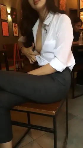Titty flash [f26] during lunch