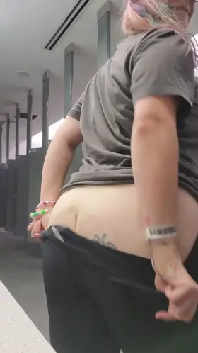 fill me up in the bathroom, please 💙