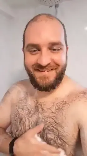 Getting it nice and soapy and clean. (click/tap 'redgifs' if the sound doesn't work for you)