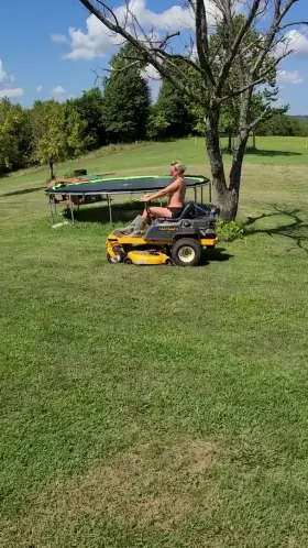 👑[oc] yard work can be fun