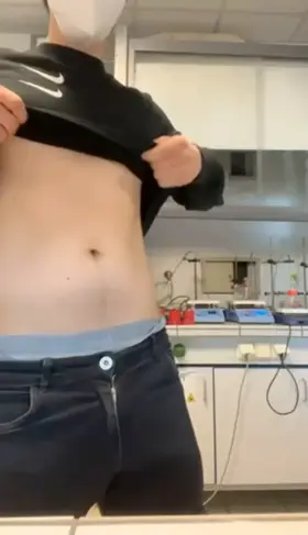 It’s always more fun to experiment when naked 🧪