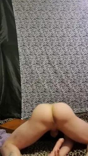 Bouncing my booty meat on a dildo 🍑🍑🍌
