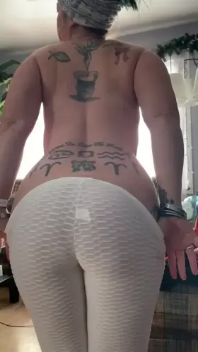 Milf Squeezer Her Ass Out