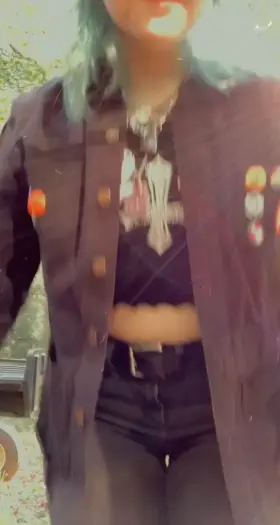 A risky flash for you 🥰🔥