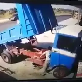 Man's head crushed by truck's loader while repairing