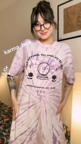 She is so pretty🥵and so hawt🍒