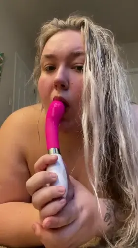 Come replace this dildo with your dick instead 😉