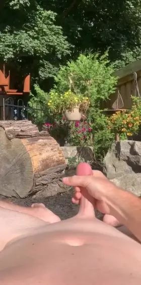 Making my clit squirt outside