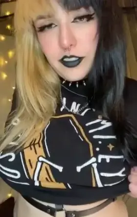 It’s titty drop Tuesday!!! ❤️