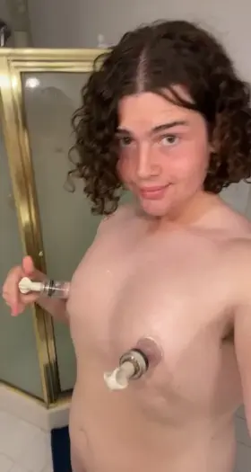 Suctioning my nipples while I goon! ☺️