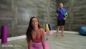 Tricking Kelsi's bubble booty