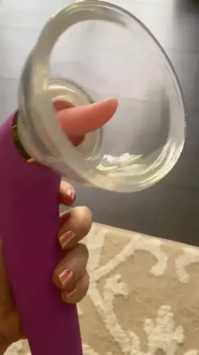 All right ladies,dadada...Do you love the rhythm such as tongue clip your pussy?