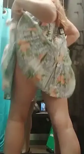 I can't help it, as soon as I put on a dress or a skirt I have to show my ass...