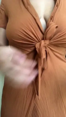 There’s a reason why sundress rhymes with undress 🙈 Can u do it faster? (F19)