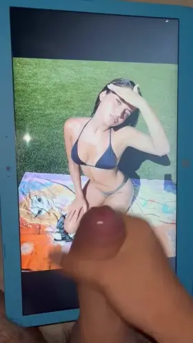 Huge load on this sexy Latina