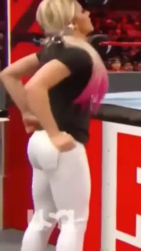 You gotta love tight jeans