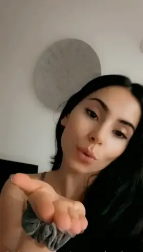 When you’re riding him and he pulls you in & kisses you and then looks you in your eyes >> 😫😫😫