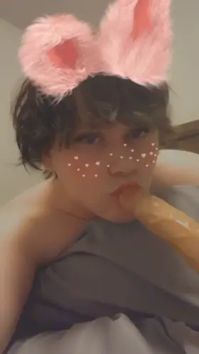 Practicing deepthroating🥰