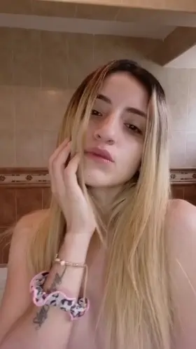 There's a tiny bit to grip